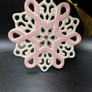 Brand New Lenox 'Gift of Knowledge' Snowflake Ornament with Gift Box 3.88 Inches